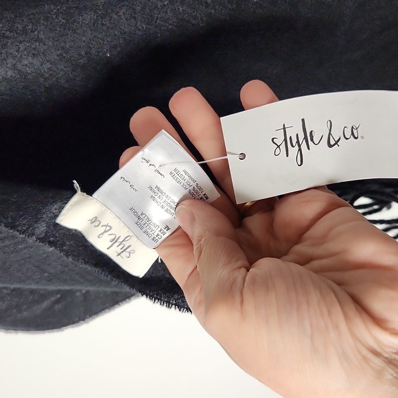 NWT 🧣plain 🖤 Style & Co. Scarf warm and cozy Polyester - Picture 2 of 2